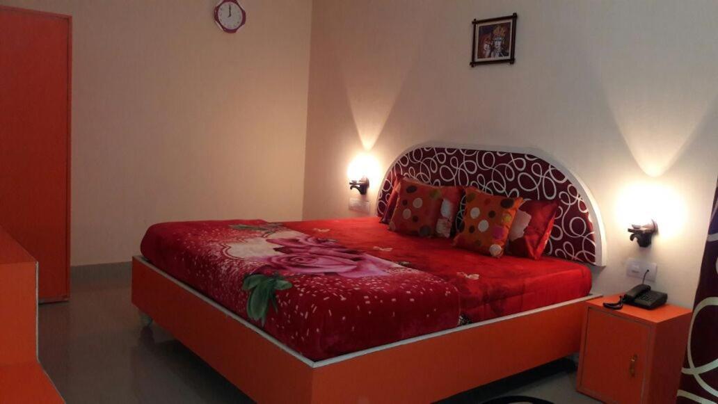 Paradise Luxury Home Stay Khadzsuráhó Kültér fotó